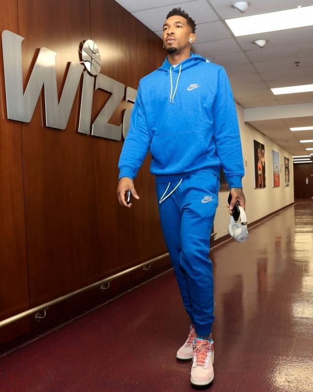 迎球扫射 迎球扫射